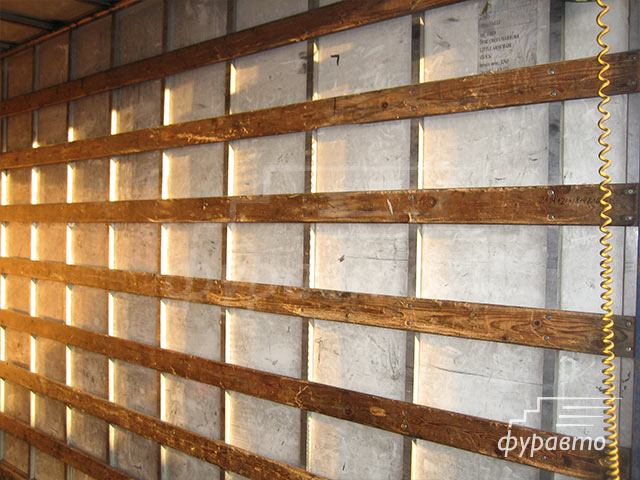 мебельный фургон с такеллажными рейками